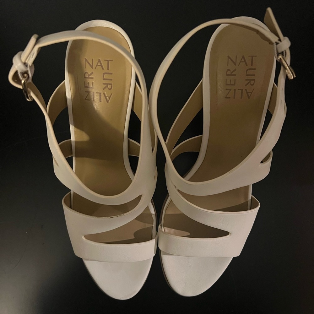 Nothing like a comfy pair of Naturalizer sandals (White | Size = 9M). Perfect!